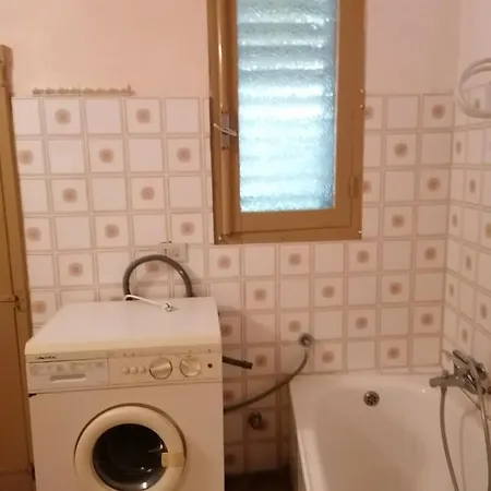 Tzia Mena Genoni
