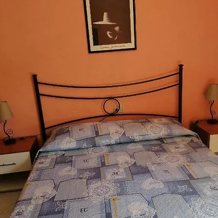 Tzia Mena * Genoni